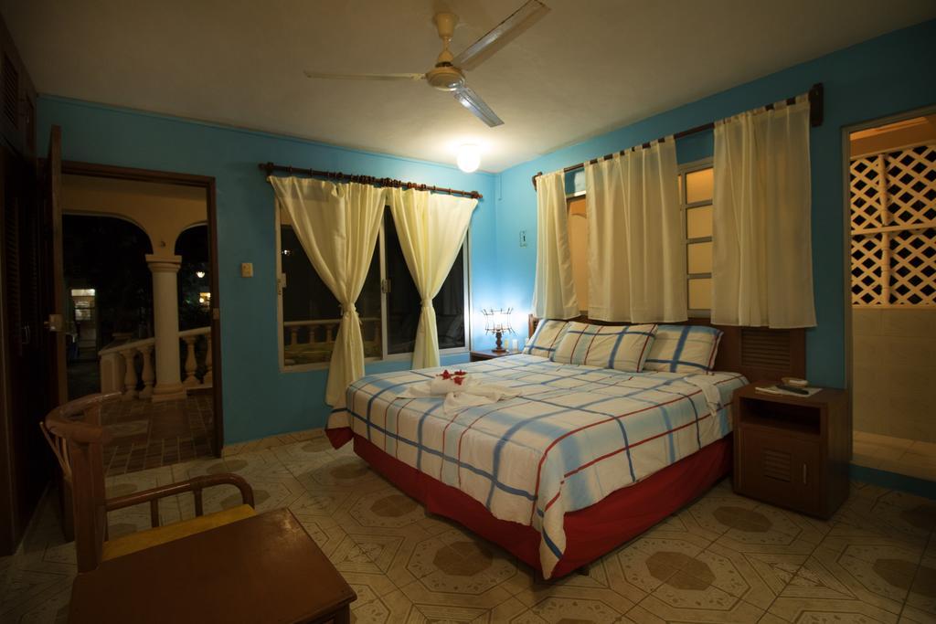 Hotel Francis Arlene Adults Only อิสลามูเฮเรส ภายนอก รูปภาพ
