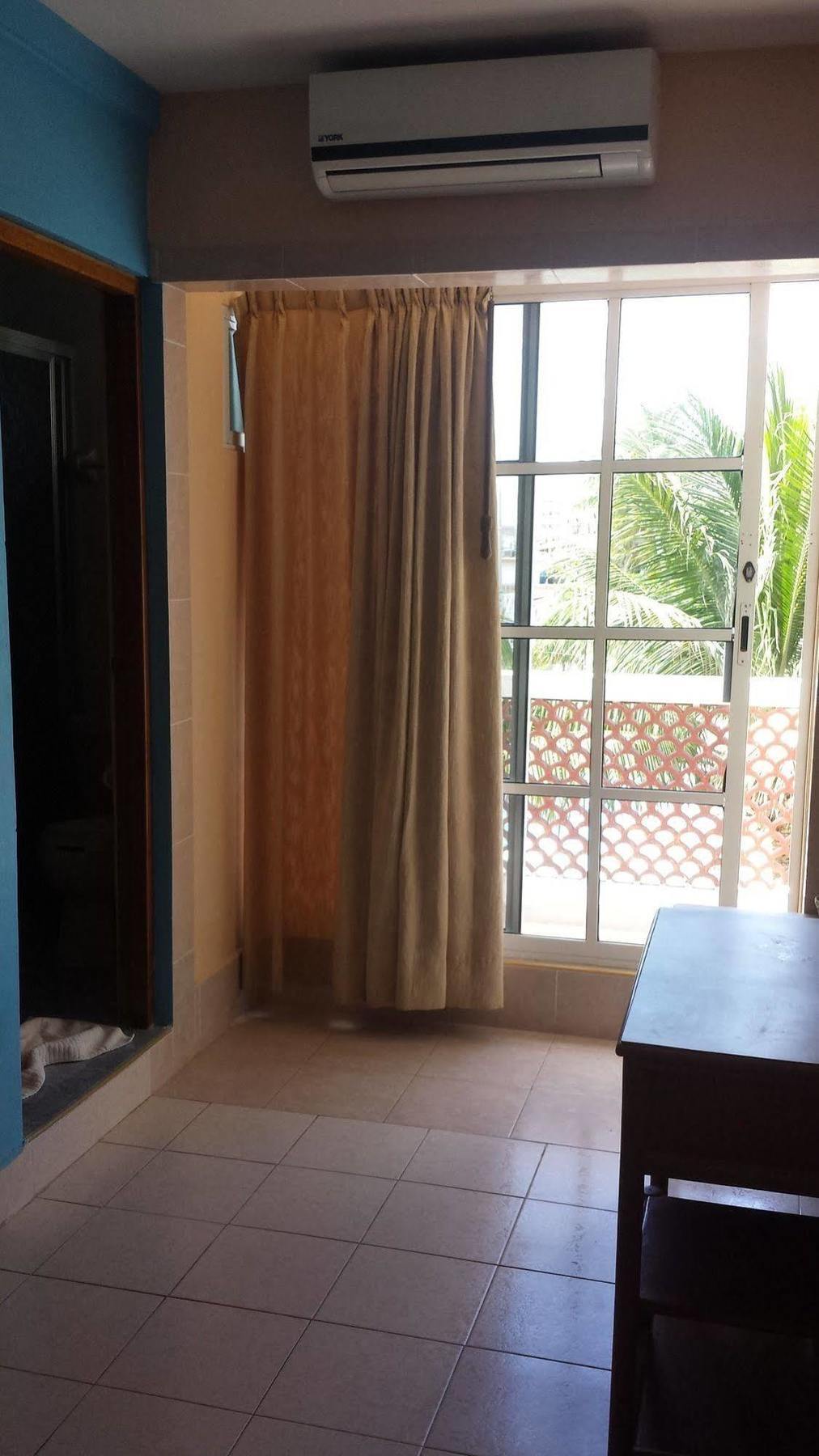 Hotel Francis Arlene Adults Only อิสลามูเฮเรส ภายนอก รูปภาพ